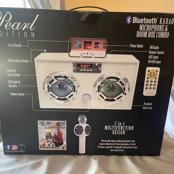 New in box Couture-Pearl collection. This retro-inspired boombox - Picture 5 of 5